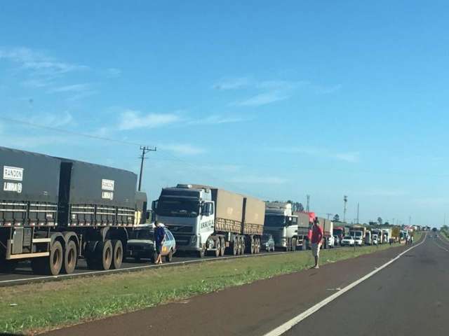 Motorista morre e passageiro fica ferido em capotagem na BR-163 