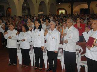 Durante a celebração Ministros da Eucaristia também renovam votos. 