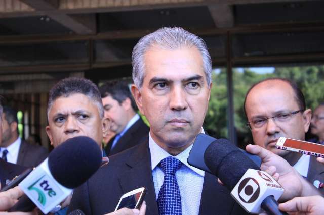 Governador visita e entrega obras em tr&ecirc;s cidades do interior