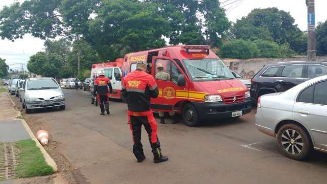 Ciclista &eacute; atingido por carro na rua de casa e fica em estado grave  
