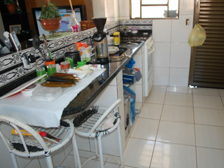 Cozinha foi anexada á casa e integrada à sala.