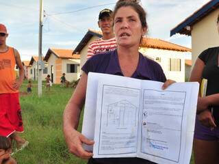 Moradores acusam Emha de fraude em sorteio de casas. Foto: (João Garrigó)