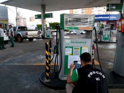 Procon vê preço da gasolina estabilizado entre R$ 4,04 e R$ 4,39 na Capital