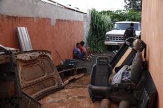 Desmanche no Colúmbia funcionava há mais de cindo meses (Foto: Cleber Gellio)