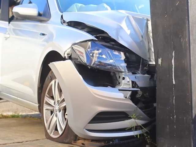 Motorista tem mal s&uacute;bito e carro atinge poste na Mato Grosso