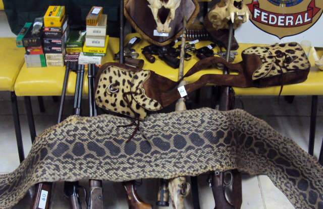 Opera&ccedil;&atilde;o contra ca&ccedil;a apreendeu 12 armas e teve de usar helic&oacute;ptero