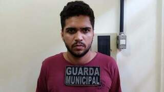 Leandro de Jesus foi preso pela Guarda Municipal (Foto: Sidney Bronka/94 FM)