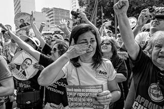 São tantas emoções - Depois de agressão na Câmara, professora se emociona na reviravolta política que Campo Grande viveu na última semana.  (Foto e legenda de Fernando Antunes)