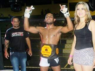 Lutador de Campo Grande é o atual campeão do evento Gaditas Fight. (Foto: Ana Pinheiro/Facebook)