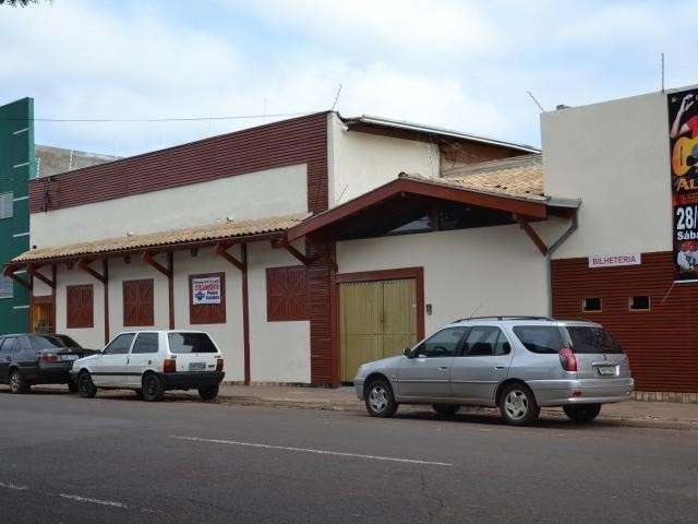 Homem morre ap&oacute;s ser baleado por PM em frente &agrave; casa de show