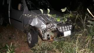 O carro foi parar em área de matagal, às margens da MS-040 (Foto/Divulgação)