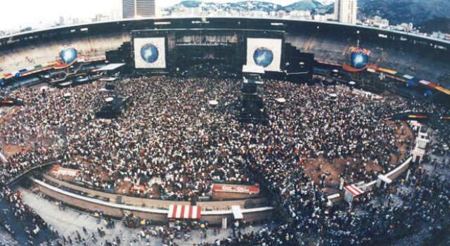 Prontos para Rock in Rio 4, amigos vendem ingressos da edi&ccedil;&atilde;o de 85 a colecionadores