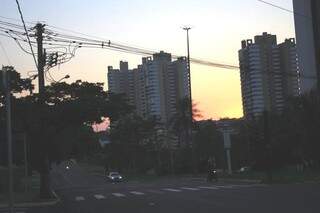 Segunda-feira amanheceu com céu sem nuvens e 21ºC na Capital. (Foto: Marina Pacheco)