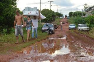 Prefeitura pretende aprofundando canal de córrego para conter inundações. (Foto: Prefeitura de Paranaíba)