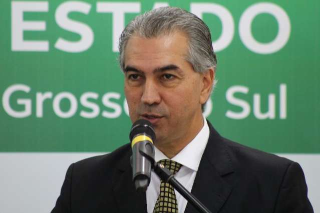 Governador recebe o presidente em exerc&iacute;cio Michel Temer em Dourados