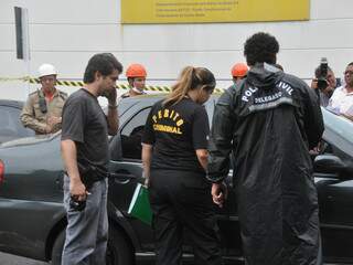 Vítima era passageira de um Siena. Execução foi na rua Rio Grande do Sul. (Foto: Marlon Ganassin)