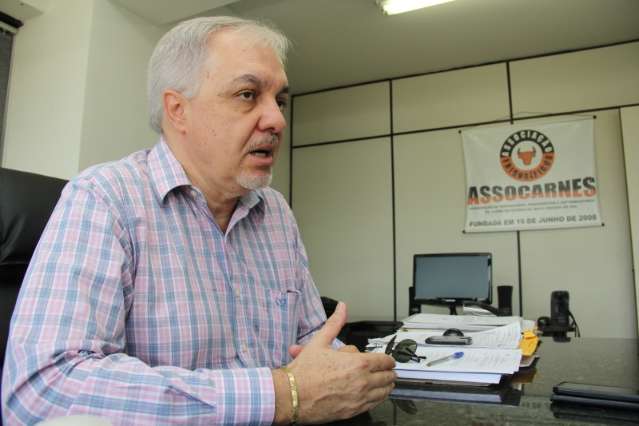 Falta de boi para abate pode fechar mais dois frigor&iacute;ficos no Estado
