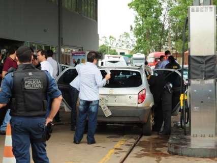 Polícia investiga origem de R$ 9,5 mil achados em carro de PM executado