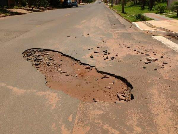 Atraso de 13&ordm;, contas bloqueadas e buraqueira na &uacute;ltima semana de Bernal