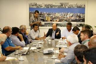 Deputados se reuniram com empresário de Novo Horizonte do Sul (Foto: Victor Chileno/ALMS)