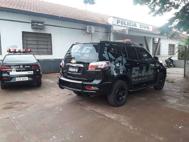 M&atilde;e e filha que queimaram vizinho s&atilde;o presas pela pol&iacute;cia 