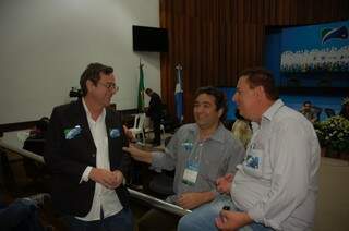 Jeovani e  Marcelino, presidente e  vice eleitos,  conversam com o vice-estadual do PSD, Bosco Martins