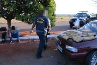 Os traficantes foram presos quando retornavam de Campo Grande com a droga no veículo Gol. (Foto: Rádio Caçula)