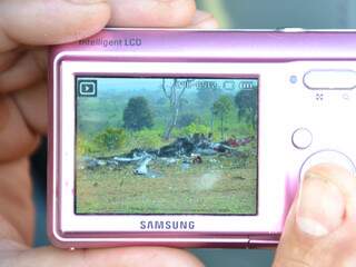 Vizinho do local onde caiu avião fotografou destroços. (Foto: Minamar Júnior)