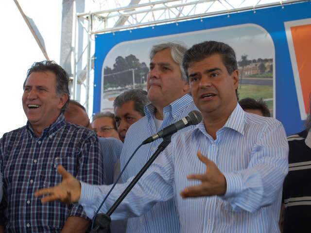  Nelsinho pede a Minist&eacute;rio prioridade a recursos para obras em crateras