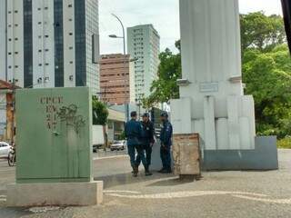 Polícia estava presente em cruzamento das avenidas Calógeras e Afonso Pena. (Foto: Yarima Mecchi)