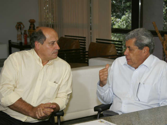  Governador entrega conjunto habitacional em Guia Lopes da Laguna