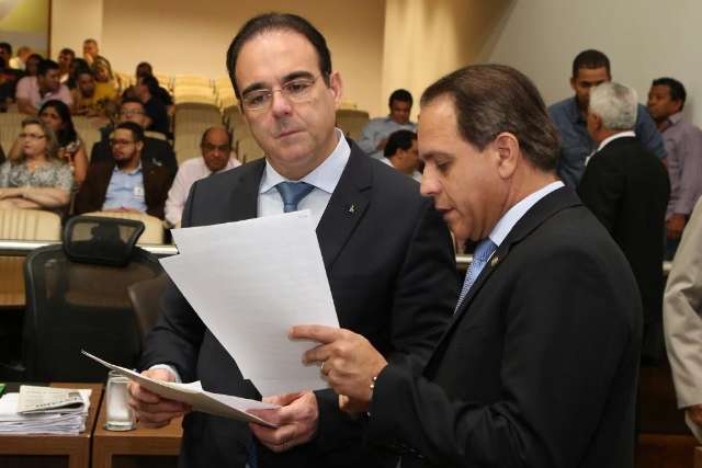 PEC garante que munic&iacute;pios inadimplentes recebam recursos de emendas