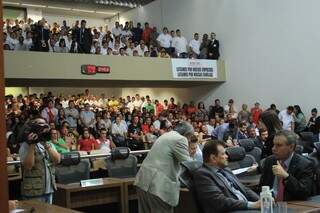 Trabalhadores da JBS lotaram plenário durante a sessão desta terça-feira (17) (Foto: Marina Pacheco)