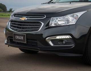 Chevrolet Cruze 2015 muda visual e ganha câmbio mais moderno