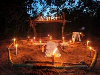 Oferenda de pipoca para orixá e velas acesas fez parte do ritual. (Foto: Arquivo Pessoal)