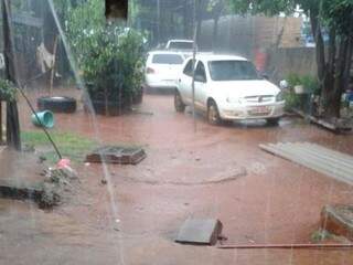 Leitor enviou foto da chuva durante a tarde de hoje, em Jardim (Foto: Direto das Ruas)