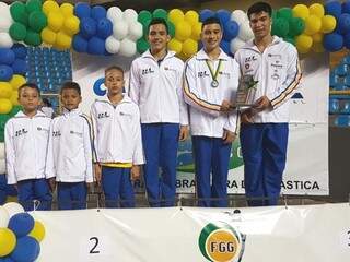 Equipe masculina de ginástica artística durante campeonato nacional (Foto: Arquivo Pessoal/João Gabriel)