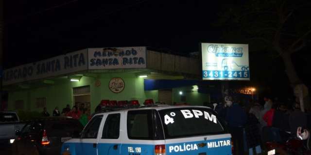 Pistoleiro disparam contra casal e pol&iacute;cia suspeita de liga&ccedil;&atilde;o com outra morte