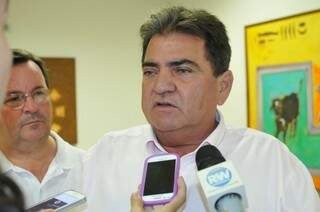 Prefeito de Santa Rita do Pardo disse que a empresa responsável pela obra já informou que não entregará a obra no prazo (Foto: Alcides Neto)