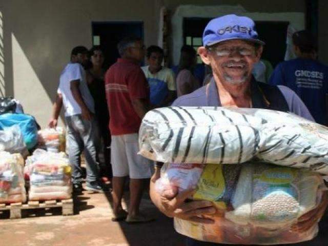 Onze dias ap&oacute;s enchente, solidariedade alivia dor de quem perdeu tudo