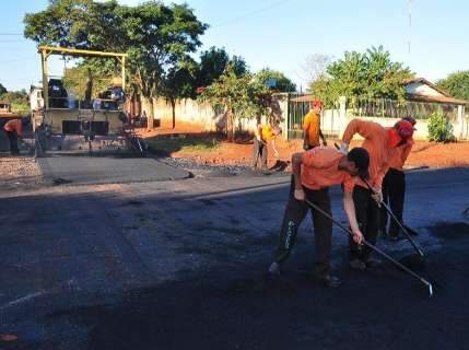 Com empréstimo de R$ 52 milhões, prefeitura inicia asfalto em bairros
