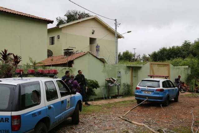 Descontrolado, jovem matou vizinho e agrediu outro ao fugir da pol&iacute;cia