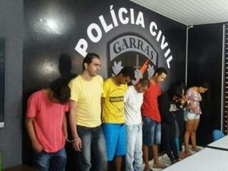 Pol&iacute;cia procura h&aacute; dois dias trio que fugiu de cela em delegacia 