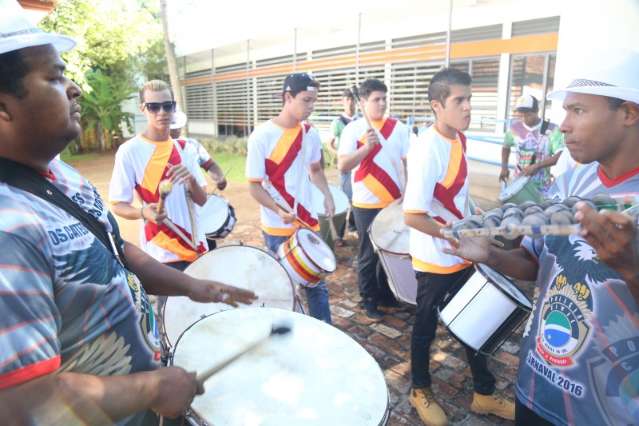 Garras cai na folia no ano em que a Pol&iacute;cia Civil vira samba-enredo de escola