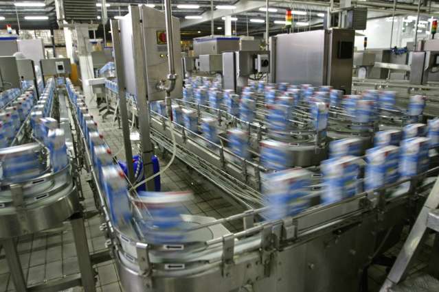 Produ&ccedil;&atilde;o de leite cai no inverno e pre&ccedil;o pode ter alta de 7% este m&ecirc;s 