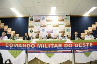 CMO reuniu Forças Armadas e órgãos de segurança pública para falar da operação (Foto: Marcos Ermínio)