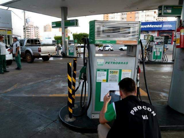 Procon v&ecirc; pre&ccedil;o da gasolina estabilizado entre R$ 4,04 e R$ 4,39 na Capital