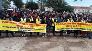 Em Dourados, agentes de saúde estão paralisados desde cedo (Foto: Direto 