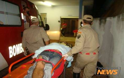 Bandido &eacute; ferido com tiro, ap&oacute;s amarrar v&iacute;timas e roubar caminhonete  