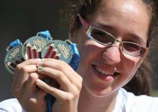 Gabriela conseguiu o maior resultado da sua carreira, que foram as três medalhas de ouro nas Paralimpíadas Escolares 2013